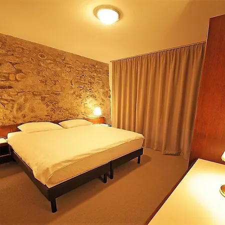 Galion & Restaurant Hotel